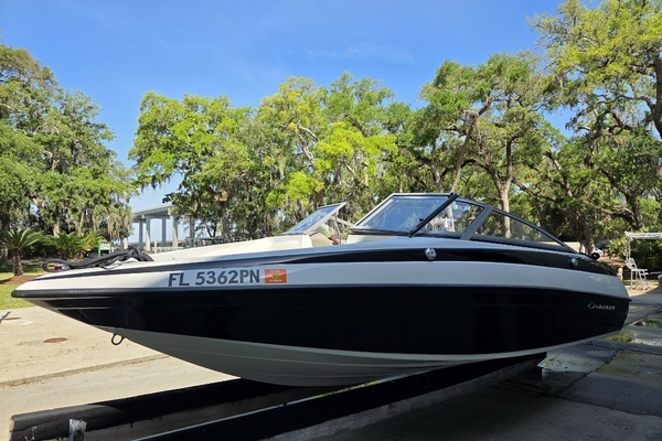 Picture Of: 2011 Crownline 18 SS 