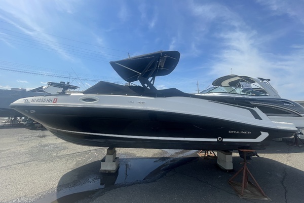 Picture Of: 2019 Bayliner VR6 Bowrider I/O 