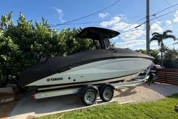 Picture Of: 2024 Yamaha Boats 255 FSH Sport H 