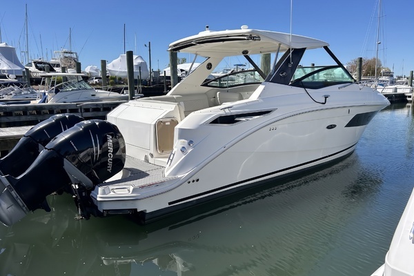 Picture Of: 2021 Sea Ray 320 Sundancer 
