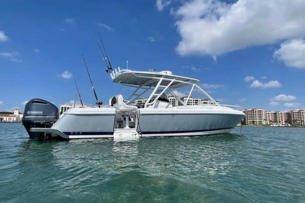 Picture Of: 2014 Intrepid 3270 CC 