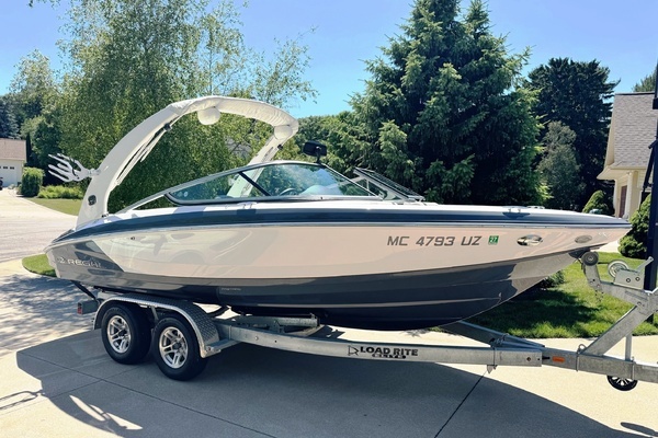 Picture Of: 2019 Regal 2100 Bowrider 