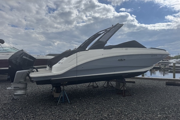 Picture Of: 2024 Sea Ray SDX 250 Outboard 