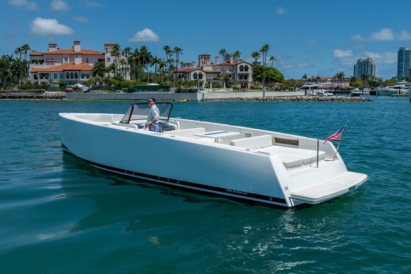 Picture Of: 2014 VanDutch 40 