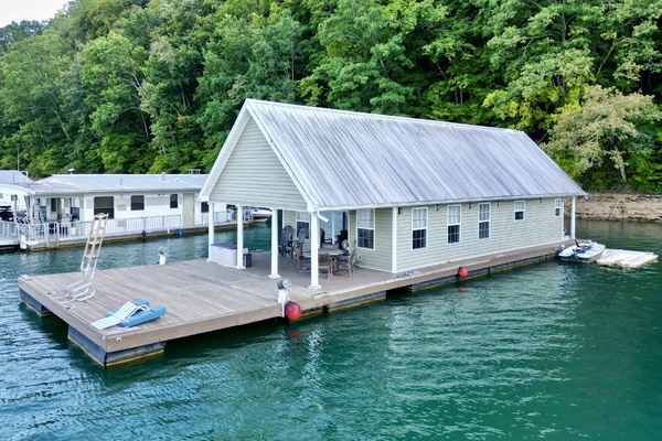 Picture Of: 2006 Custom 20 x 43 Floating Cabin - Approx 812sqft 