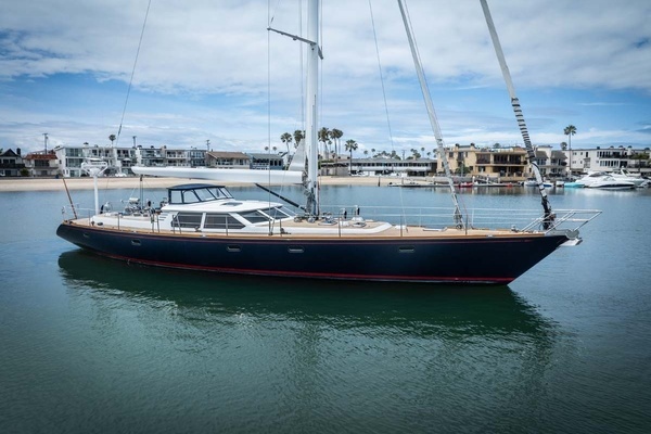 Picture Of: 1999 Admiral Marine Center Cockpit VENTURE