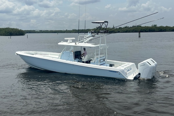 Picture Of: 2023 Contender Center Console DAKOTA CRUDE