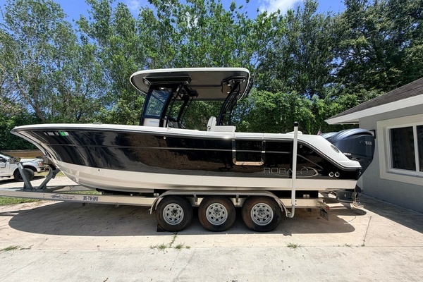 Picture Of: 2022 Robalo R302 Center Console 