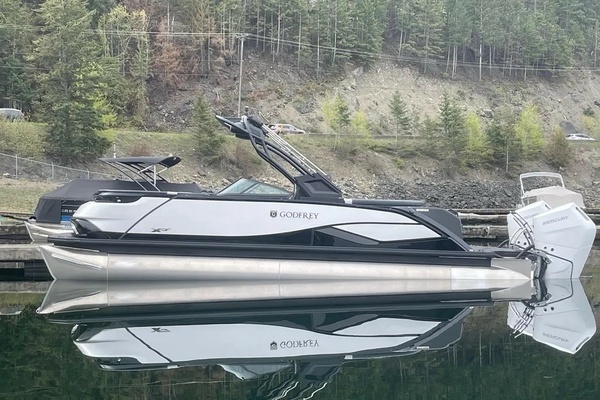 Picture Of: 2024 Godfrey XP2700W 