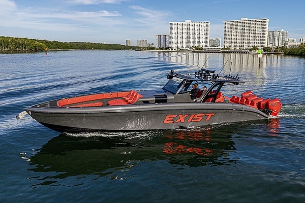 Picture Of: 2021 Midnight Express Solstice 
