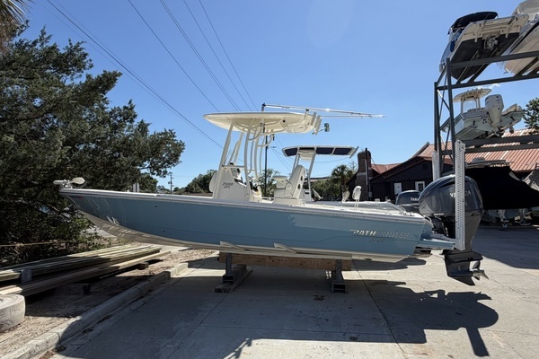 Picture Of: 2022 Pathfinder 2600 HPS 
