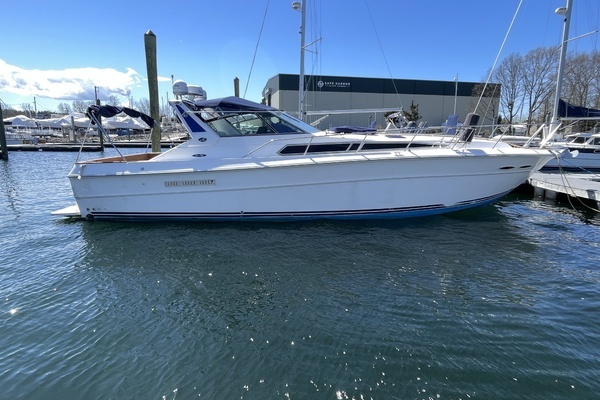 Picture Of: 1990 Sea Ray 390 Express Cruiser 