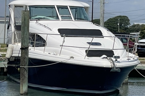 Picture Of: 2006 Sea Ray 40 MY Inconspicious