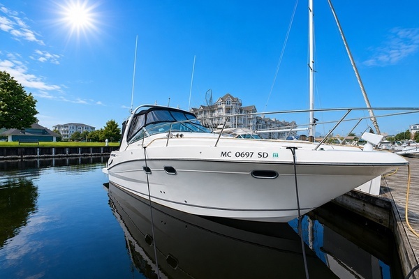 Picture Of: 2001 Four Winns 298 VISTA MIS ADVENTURE