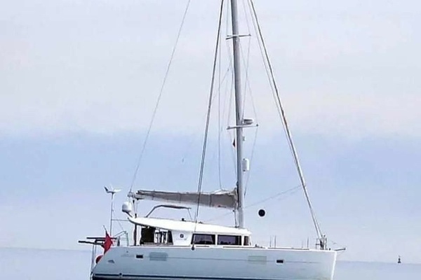 Picture Of: 2010 Lagoon 400 S2 