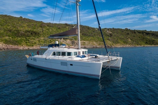Picture Of: 2005 Lagoon 440 