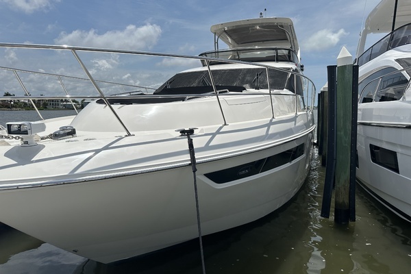 Picture Of: 2018 Sea Ray L650 Fly 