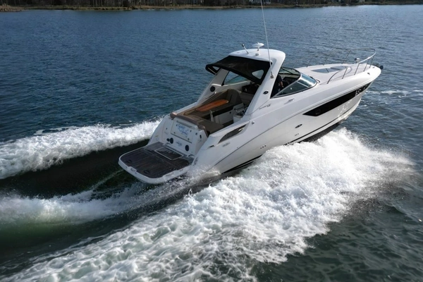 Picture Of: 2016 Sea Ray Sundancer 310 