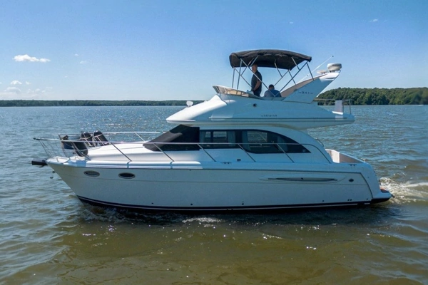 Picture Of: 2005 Meridian 341 Sedan Ohana