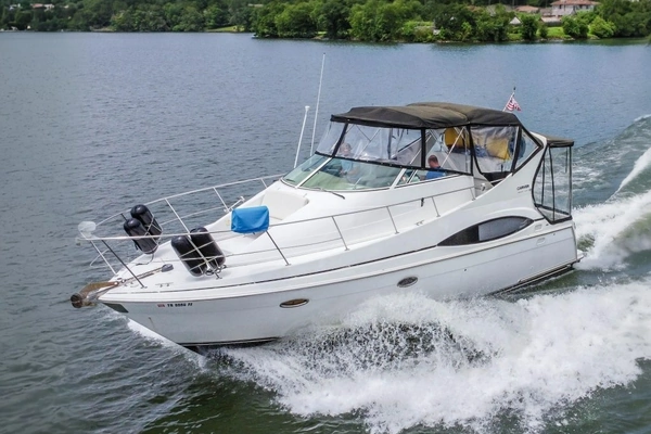 Picture Of: 2002 Carver 350 Mariner 