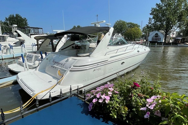 Picture Of: 2002 Cruisers Yachts 4270 Express 