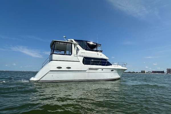 Picture Of: 2000 Carver 406 Motor Yacht 