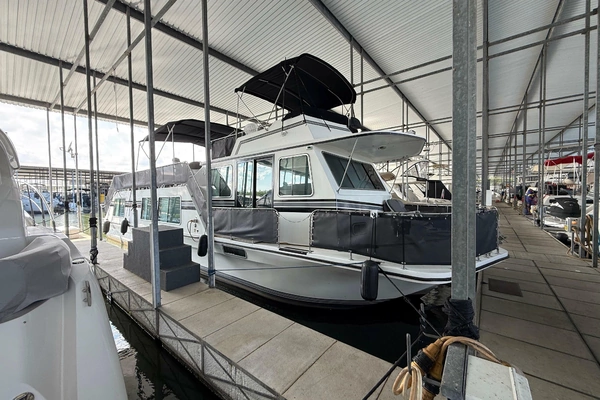 Picture Of: 1995 Harbor Master 52 Wide Body 