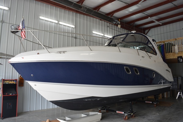 Picture Of: 2018 Rinker 320 EX 