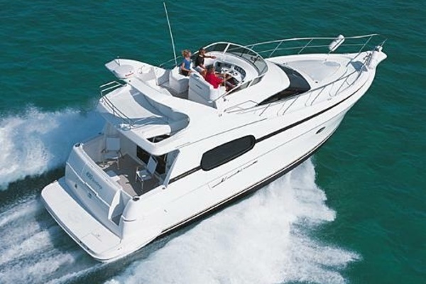 Picture Of: 2004 Silverton 410 Sport Bridge Omni1