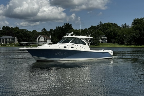 Picture Of: 2022 Pursuit OS 385 Offshore 