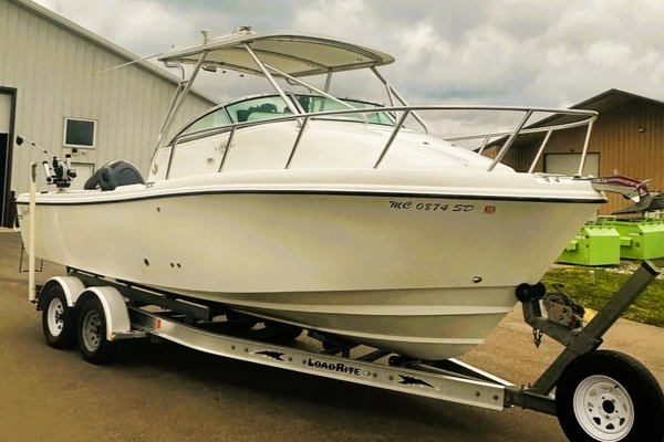 Picture Of: 2001 Edgewater 255 Express 