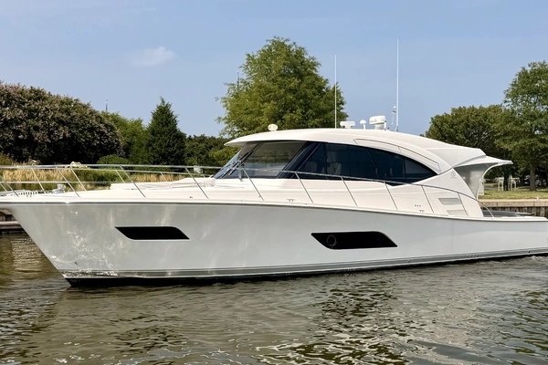 Picture Of: 2017 Riviera 525 SUV PLANKTON