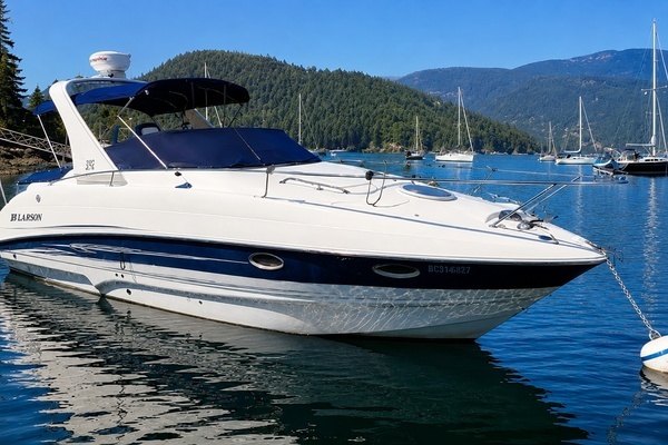 Picture Of: 2010 Larson Cabrio 274 Escape II