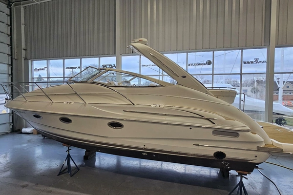 Picture Of: 2001 Doral 330 SE 
