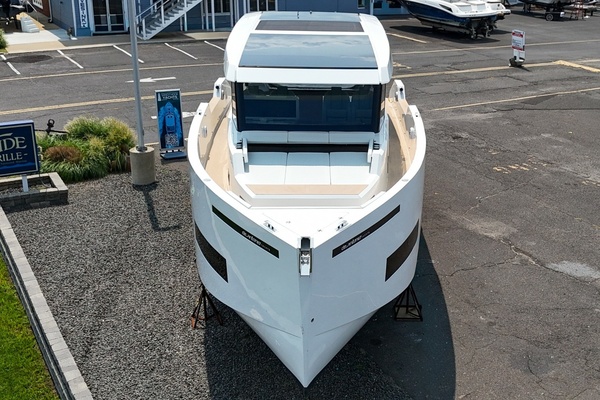 2027 De Antonio Yachts 50 Coupe