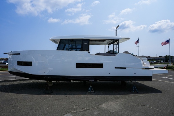 2027 De Antonio Yachts 50 Coupe