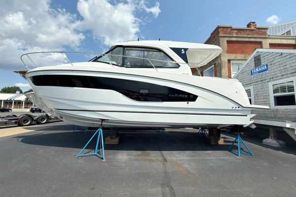 Picture Of: 2027 Beneteau Antares 9 In Stock