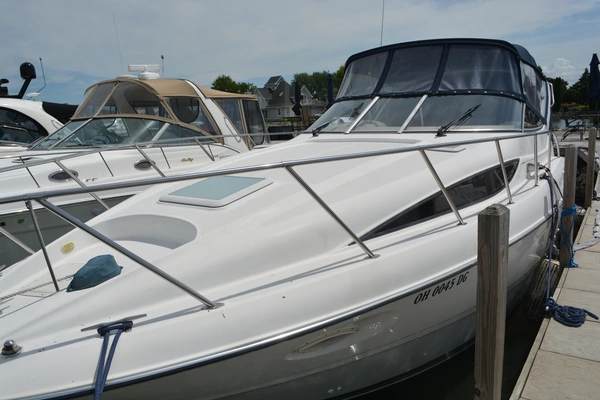 Picture Of: 2002 Bayliner 3055 Ciera 