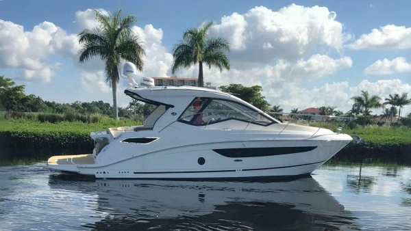 Picture Of: 2018 Sea Ray Sundancer 350 Kickin Tides