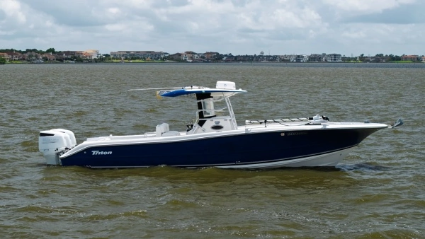Picture Of: 2005 Triton 351 Center Console 