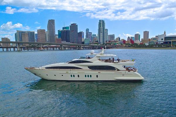 listing for 116' Azimut Flybridge photo of 116' Azimut Flybridge 2004