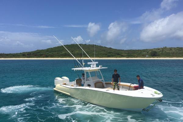 33' Mag Bay 33 Center Console 2016