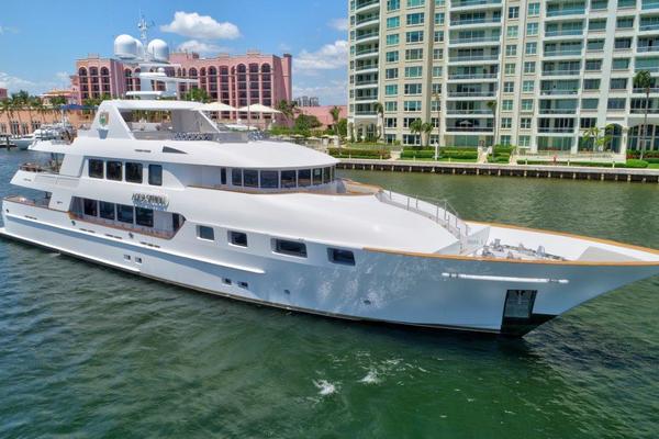 142' Tri-Deck MY 2010