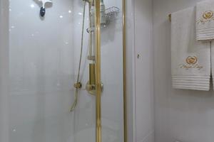 Aft Port Guest Stateroom Head