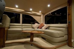 Viking 68 - Flybridge Seating