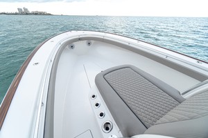 Valhalla 33 - Forward Seating