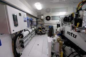 Viking 58 - Engine Room