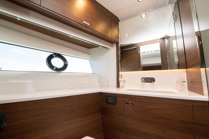 Starboard ensuite Head