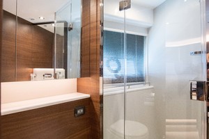 Starboard ensuite Head