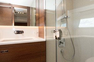 Starboard ensuite Head